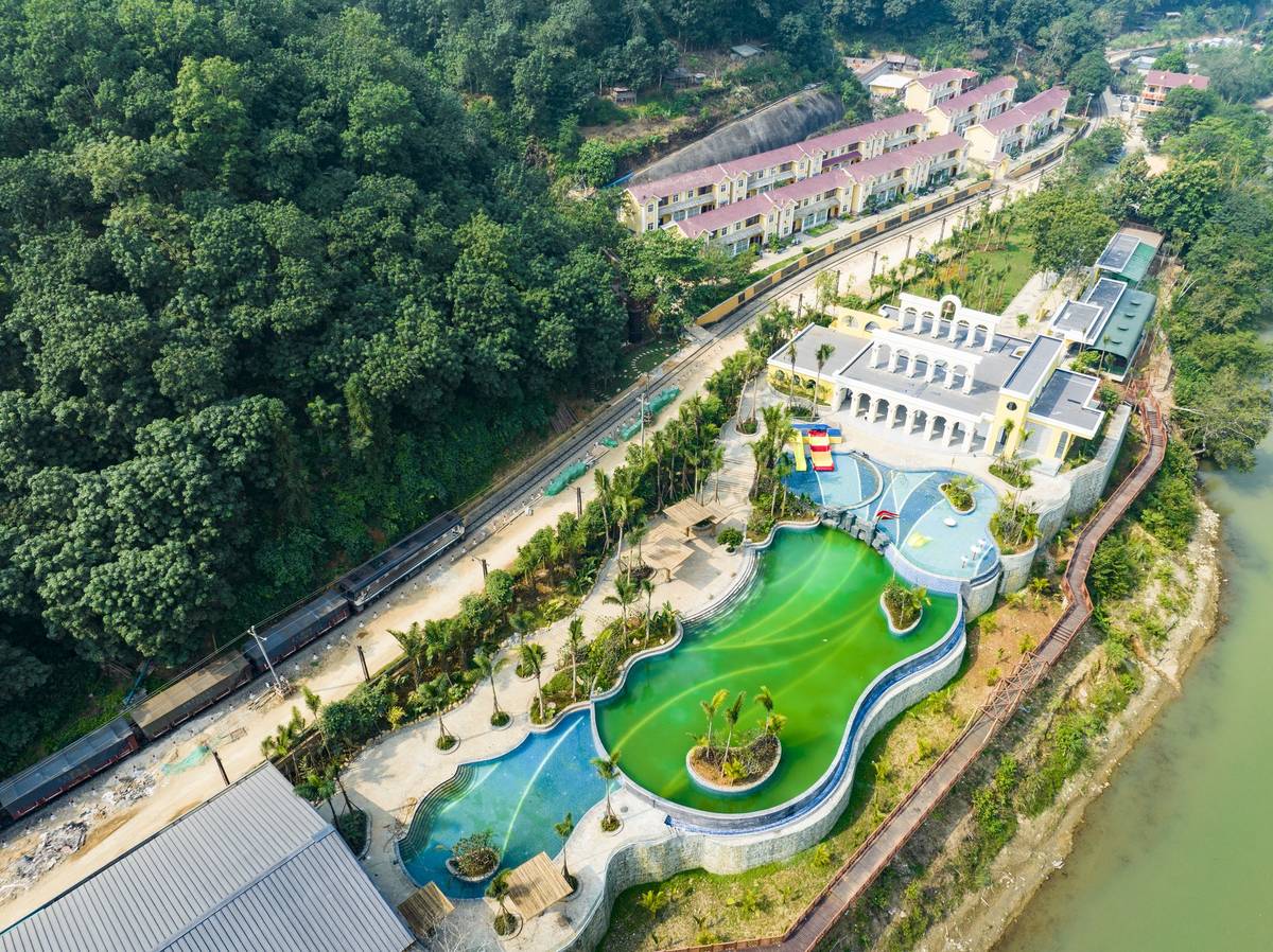 八条半景区航拍全景